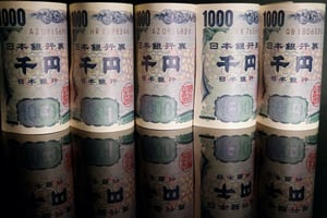 الين الياباني ينتعش عقب تصريحات بنك اليابان مع تراجع الدولار وسط ترقب التضخم في الولايات المتحدة