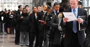 بيانات البطالة في الولايات المتحدة تسجل تراجعاً وتخالف التوقعات