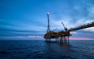 النفط يرتفع على أمل انتعاش الطلب الصيني  مع احتمالية بقاء سياسة إنتاج أوبك + دون تغيير