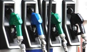 أسعار البنزين في الولايات المتحدة تسجل ارتفاعاً لأعلى مستوياتها منذ عام