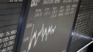 تراجع طفيف في الأسهم الأوروبية عقب تصريحات مسؤولي الفيدرالي الأمريكي