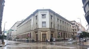 قرار مفاجئ.. المركزي المصري يرفع أسعار الفائدة لـ 27.25%