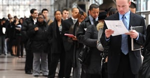 بيانات إعانة البطالة الأمريكية تتراجع خلال الأسبوع الماضي بأقل من المتوقع