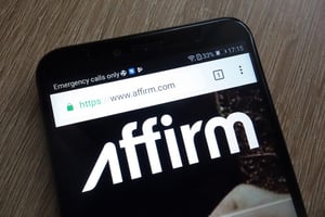"أفيرم هولدينجز" الأمريكية تعلن عن خطتها في تسريح 14% من موظفيها