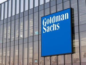 توقعات جولدمان ساكس حول أسعار الذهب والنفط في عام 2025