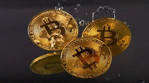 سوق الكريبتو يتعافى مدعومًا بارتفاع "بيتكوين"