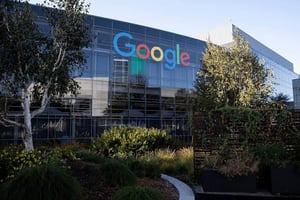 سهم "ألفابت" يسجل انخفاضاً بأكثر من 2% مع مخاوف من تفكيك أعمال جوجل