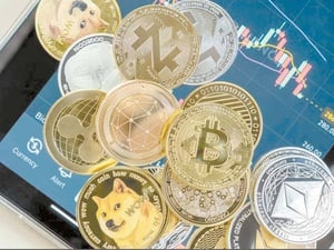 العملات المشفرة تسجل ارتفاعاً بالتزامن مع الهبوط الحاد للدولار الأمريكي