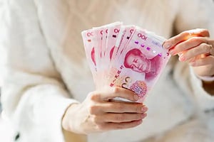العملات الآسيوية تنتعش بشكل كبير مع تراجع الدولار الأمريكي