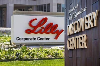 إيلي ليلي تتجاوز التريليون وفايزر تتعثر… تباين لافت في قطاع الدواء خلال 2025
