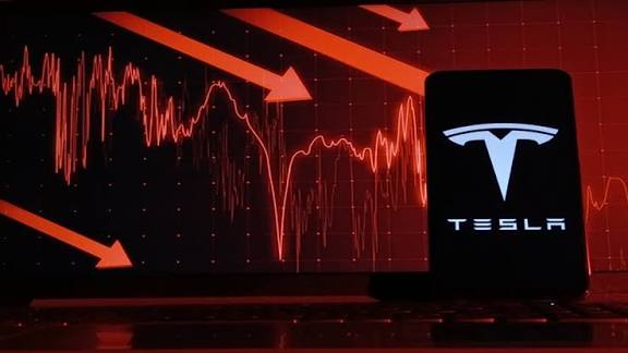 سهم "تسلا" يتراجع 3.1% خلال تعاملات ما قبل افتتاح السوق الأمريكي