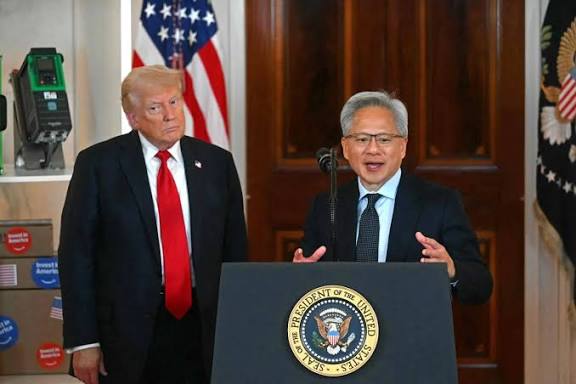 ترامب يعلن لقاءً مرتقبًا مع الرئيس التنفيذي لإنفيديا لمناقشة مستقبل الذكاء الاصطناعي