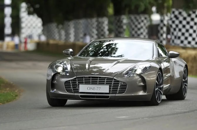 أستون مارتن تراجع خطة الإنتاج بسبب الرسوم الجمركية الأمريكية