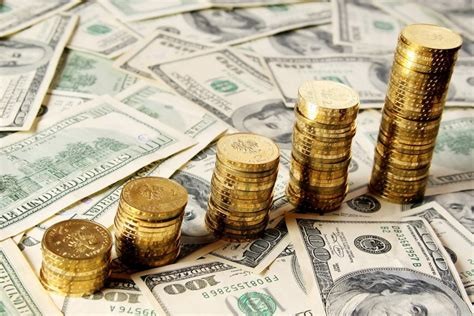 الذهب يسجل استقراراً بالتزامن مع ارتفاع مؤشر الدولار