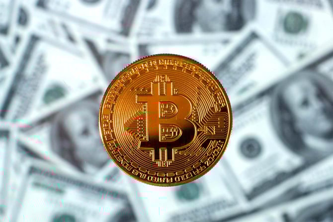 بيتكوين ترتفع 4% لتقترب من مستوى 65 ألف دولار عقب حادث اغتيال "ترامب"