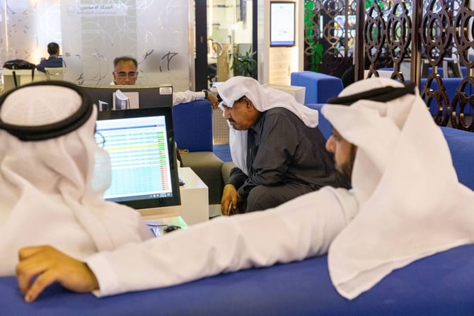 بنوك الخليج ترفع أسعار الفائدة مقتدية بالاحتياطي الأمريكي
