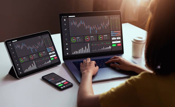 الأسهم الآسيوية ترتفع بعد أن أشار جيروم باول إلى تباطؤ أسعار الفائدة