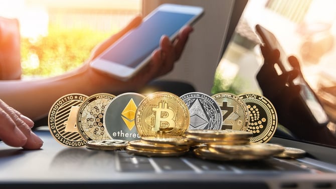 العملات الرقمية تتعافى و"ريبل" تواصل الهبوط