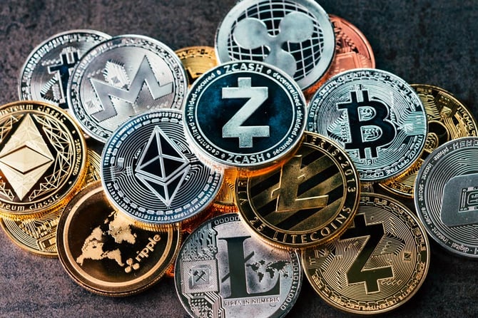 موجة بيع جديدة في سوق الكريبتو و"بيتكوين" دون 27 ألف دولار