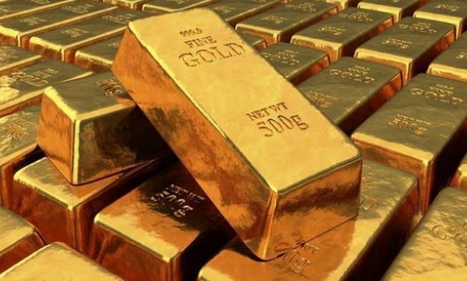 الذهب يستقر أعلى 2000 دولار وسط تقييم الأسواق لرفع الفائدة الأمريكية الشهر المقبل