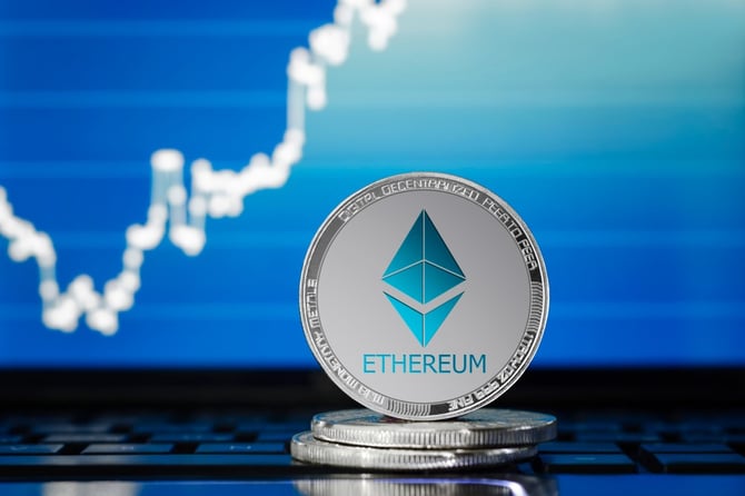 "الإيثريوم" تقود خسائر سوق الكريبتو اليوم بعد تراجعها بأكثر من 3%