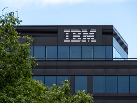 شركة IBM ترفع إيراداتها في الربع الثاني بشكل أفضل من المتوقع