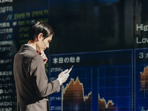 الأسهم الآسيوية ترتفع مدعومة بقوة من وول ستريت رغم هبوط الأسهم الصينية