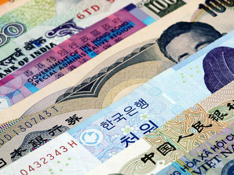 العملات الآسيوية تنخفض متتبعة ترالدع الدولار من أعلى مستوياته في 5 أشهر تقريبًا
