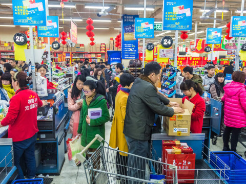 مبيعات التجزئة الصينية تتراجع بنحو 5.9% خلال نوفمبر وبأكثر من التوقعات