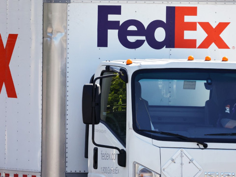 أسهم FedEx ترتفع مع إعلان الشركة عن إعادة شراء أسهم بقيمة مليار دولار