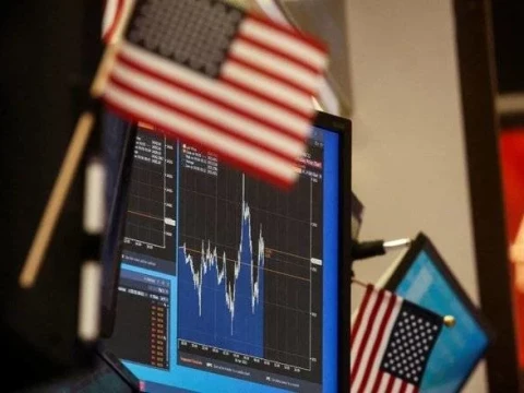 تراجع كبير في الأسهم الأمريكية عقب بيانات التوظيف وارتفاع الدولار