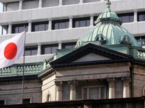 بنك اليابان يتدخل مع بلوغ عوائد السندات الحكومية إلى أعلى مستوياتها خلال عقد من الزمن بعد تعديل YCC