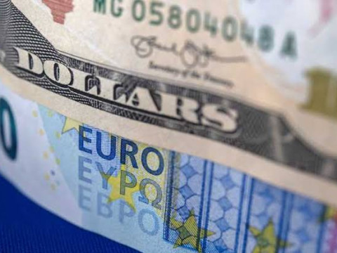 الدولار  يصعد مجدداً قبل إعلان قرار الفائدة الأمريكية.. واليورو ينخفض مع ترقب بيانات المستهلكين