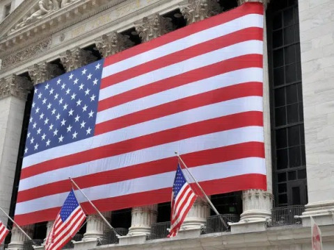 الأسهم الأمريكية تتراجع عقب صدور بيانات اقتصادية