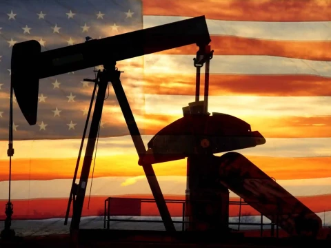 أسعار النفط ترتفع نتيجة الانخفاض الكبير في مخزونات الخام الأمريكية وعدم اليقين بشأن الإمدادات الروسية
