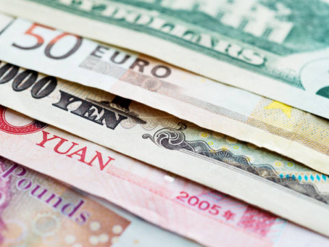 العملات الآسيوية تحد من خسائرها يوم الخميس مع استقرارا الدولار والين الياباني