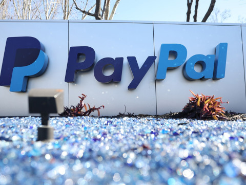 سهم PayPal يتراجع وسط مخاوف نمو الهوامش الضعيفة