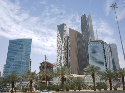 المركزي السعودي يمنح شركة "التميز" حق ممارسة نشاط الدفع الآجل