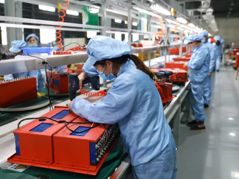 نشاط المصانع في الصين يواصل الانكماش للشهر الرابع على التوالي