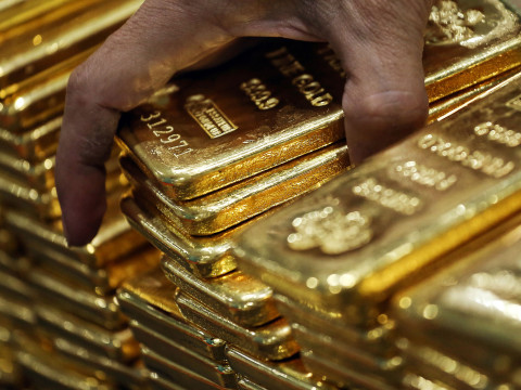 الذهب يهبط لأدنى مستوىاته في شهر والنحاس يستقر قبل مؤشر أسعار المستهلكين في الولايات المتحدة