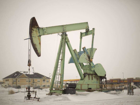 مخزونات النفط الأمريكية تسجل ارتفاعاً خلال الأسبوع الماضي وتخالف التوقعات
