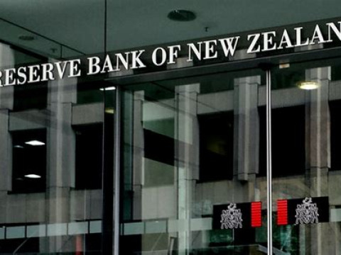المركزي النيوزيلندي يقرر الإبقاء على معدل الفائدة دون تغيير في أولى اجتماعات العام الجاري