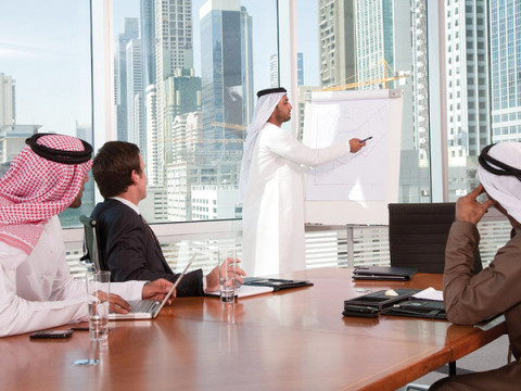 "فيتش": نمتلك نظرة محايدة للشركات الخليجية خلال 2023