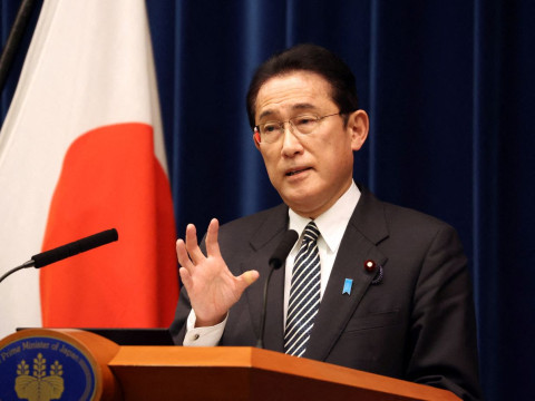 رئيس الوزراء الياباني يتعهد بالتركيز على رفع الأجور في اجتماع النقابة