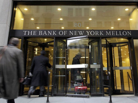 سهم "نيويورك كوميونيتي بنك" يسجل انخفاضاً عقب خفض المحللون توصياتهم للبنك