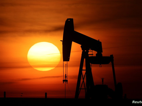 النفط يسجل انخفاضاً عقب ارتفاع الأمس وصدور بيانات مخزونات الطاقة الأمريكية