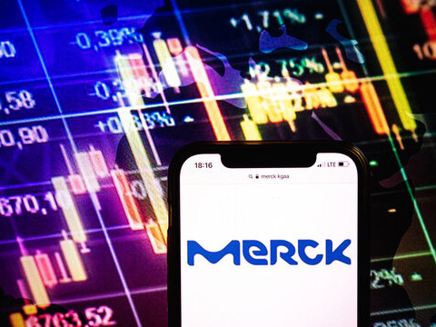 شركة Merck تتوقع انخفاض أرباح العام الحالي نتيجة لتراجع إصابات كوفيد-19 عالمياً
