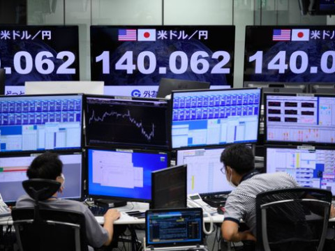 الأسهم الآسيوية تتراجع يوم الثلاثاء مع تطلع المستثمرين إلى ارتفاعات البنوك المركزية