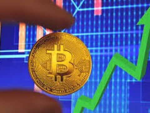 البيتكوين تتراجع بأكثر من 1% بفعل نشاط عمليات التصحيح وجني الأرباح