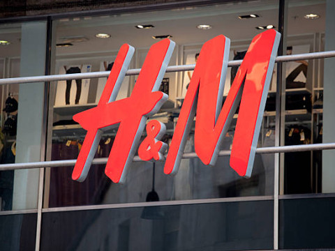 أسهم H&M تنتعش بعد توصية بنك أوف أمريكا مع التوقع بارتفاع الأرباح
